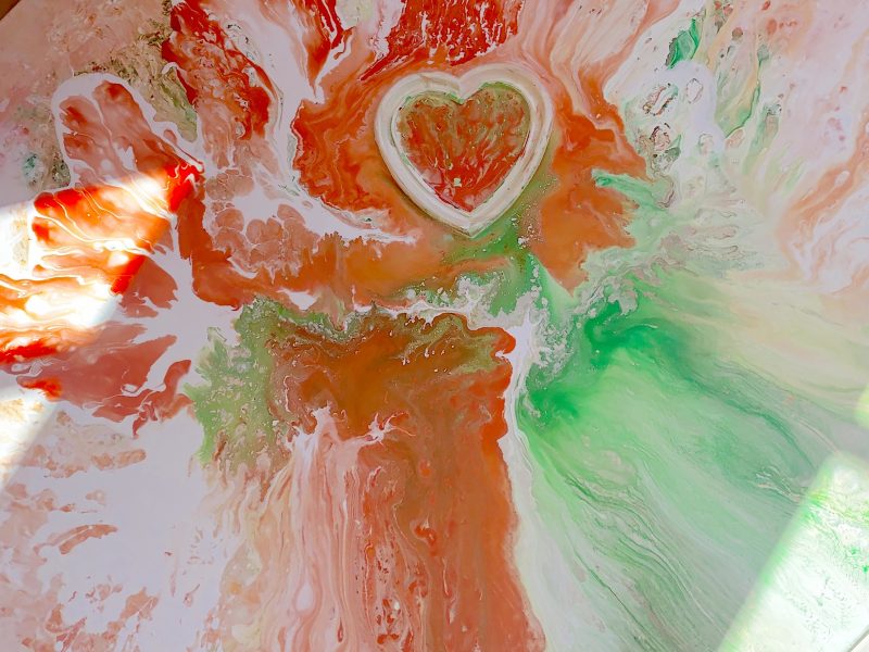 Das Herz der Harmonie und Der Korallenstrom – abstraktes Impasto-Gemälde von Aya (Olga Kühhas), 99 × 120 cm